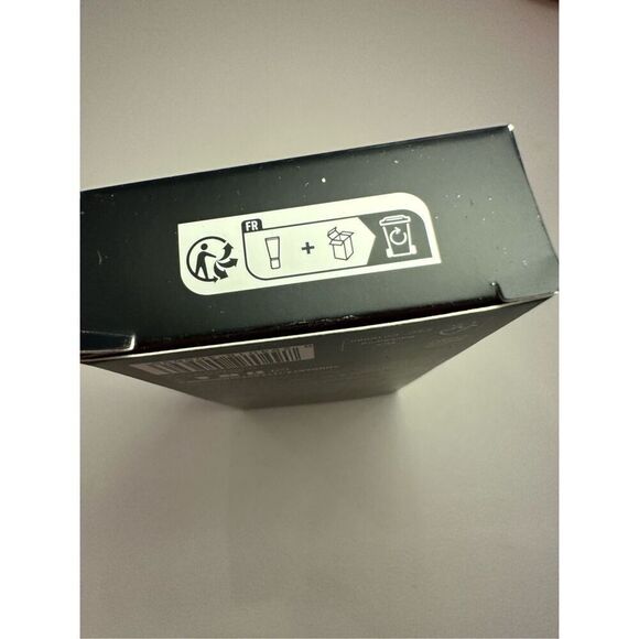 HUDA BEAUTY Easy Blur Silicone-Free Smoothing & Pore-Minimizing Primer 30ml - Picture 5 of 5